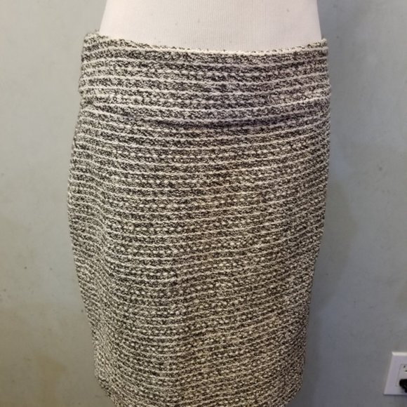 Banana Republic striped tweed min pencil skirt size 6 petite  (194) - Picture 4 of 5